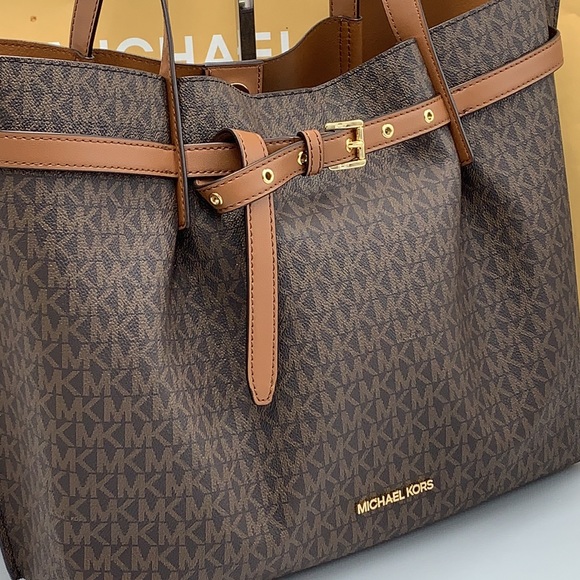 MICHAEL KORS 
Emilia Large Logo Tote Bag BROWN SIGNATURE COLOR - Picture 5 of 15